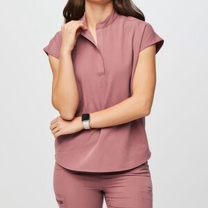 COPY - FIGS Rafaela Oversized Scrub Top in mauve size small